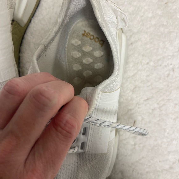 Wmns NMD_R1 V2 'Gold Boost - Picture 7 of 9